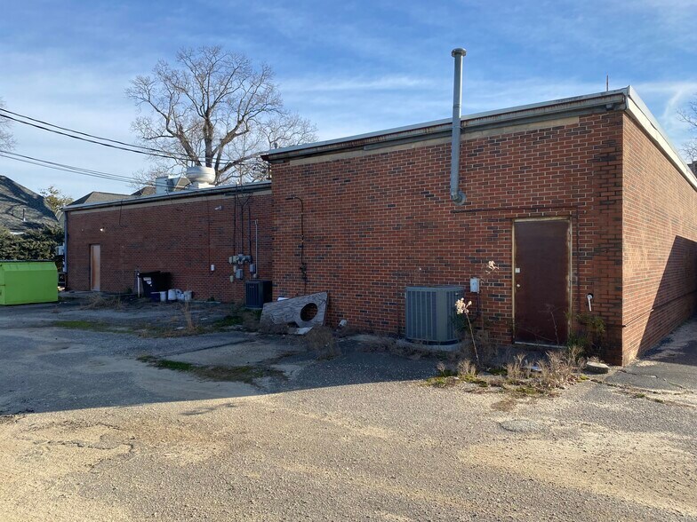 More Photos Of 115 Oakridge Ave, Fayetteville Office For Sale