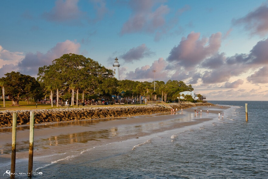 More Photos Of 935 Beachview Dr, Saint Simons Island Hotel For Sale