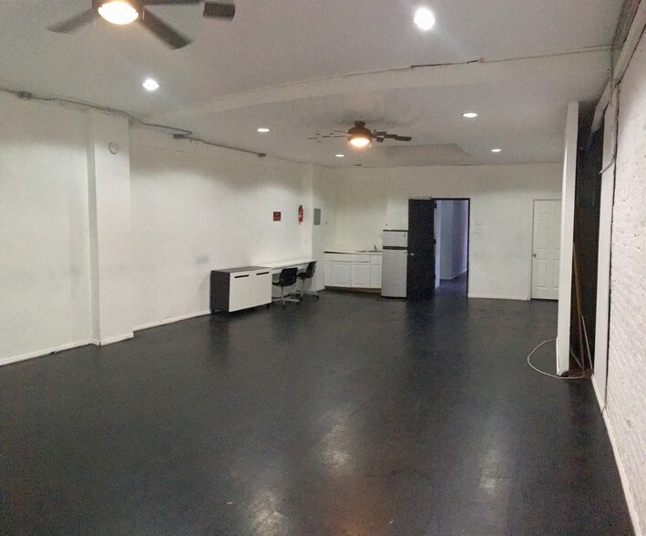 More Photos Of 41 W 36th St, New York Office For Sale