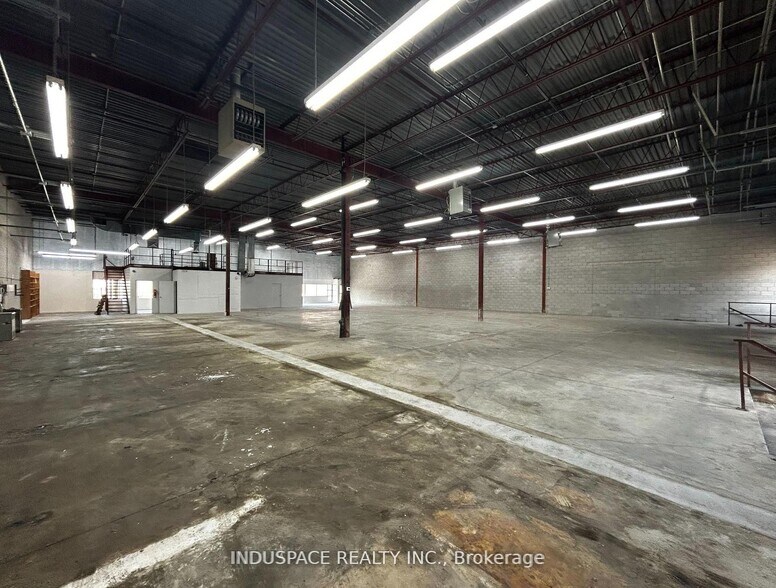 More Photos Of 2400 Lucknow Dr, Mississauga Light Distribution For Lease
