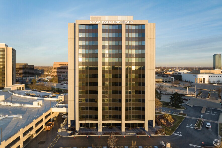 More Photos Of 1415 W 22nd St, Oak Brook Office For Lease