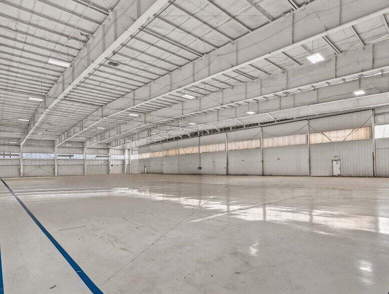 Primary Photo Of 1965 Smithtown Ave, Ronkonkoma Airplane Hangar For Lease