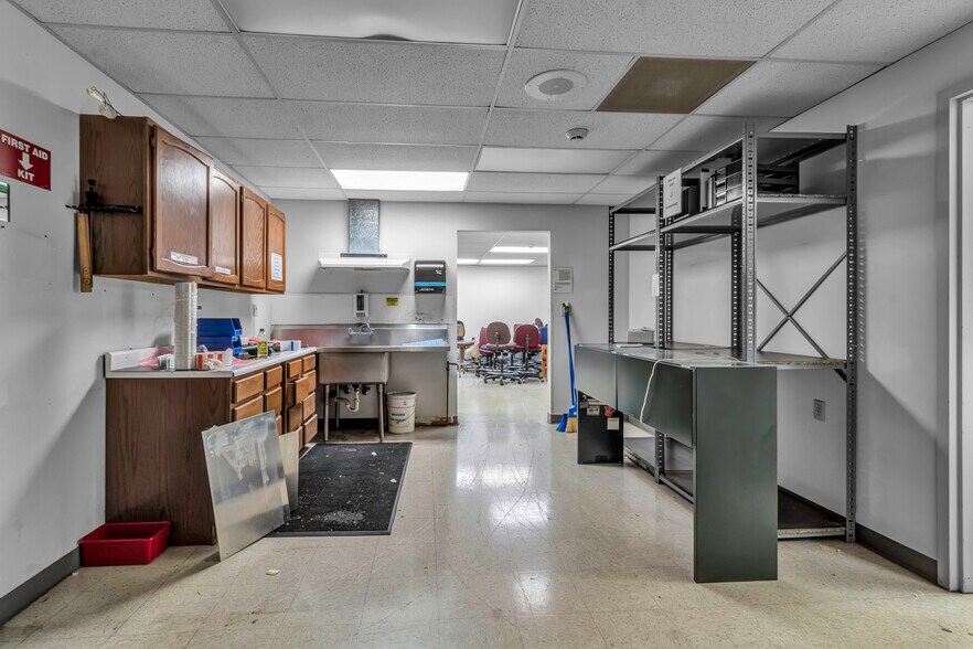 More Photos Of 7290 Nash Rd, North Tonawanda Showroom For Sale