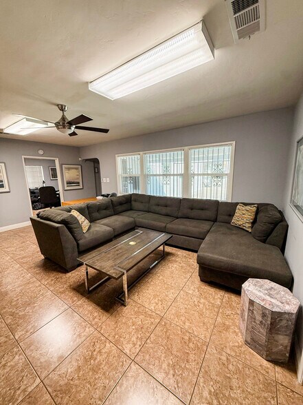 More Photos Of 11628-11630 Victory Blvd, North Hollywood Freestanding For Sale