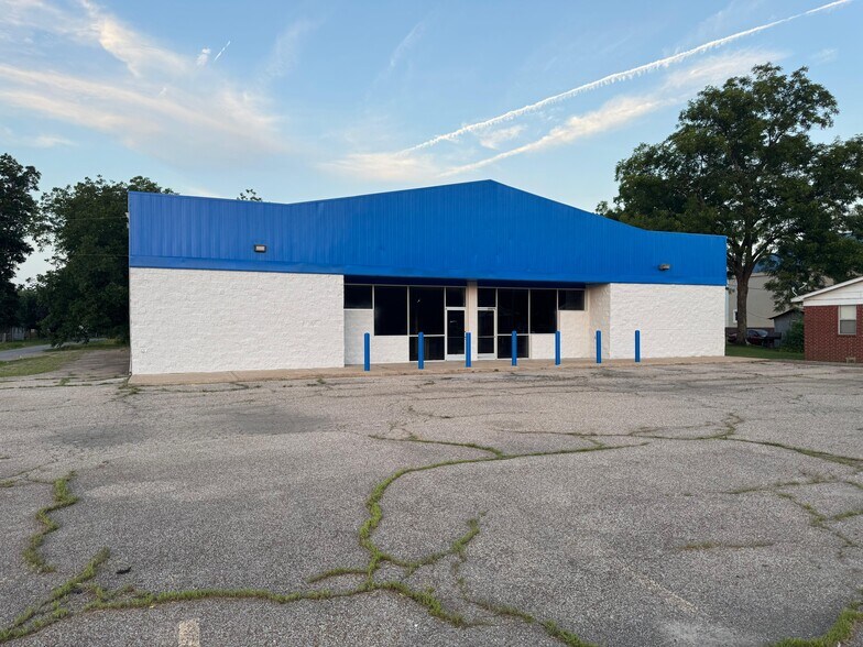 More Photos Of 820 N Main St, Brinkley Freestanding For Sale