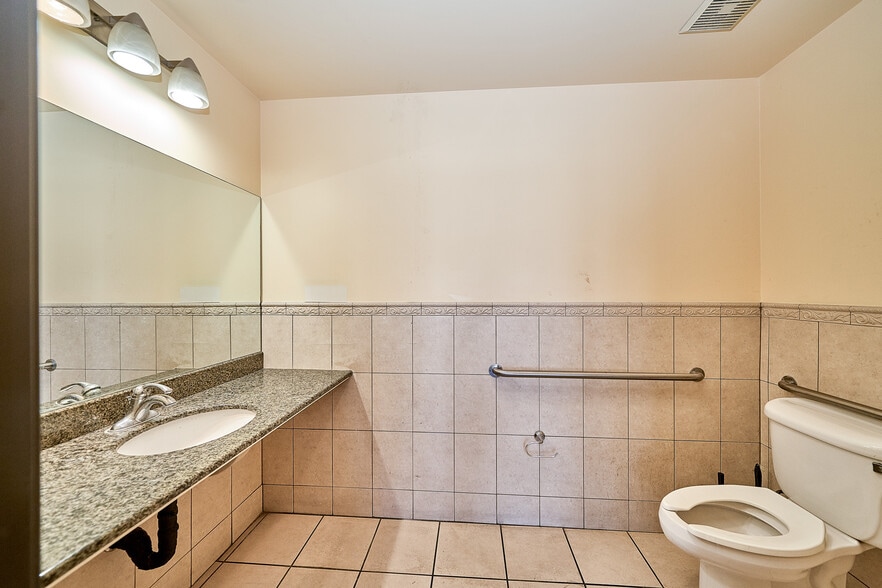 More Photos Of 6242 Beach Blvd, Buena Park Fast Food For Lease
