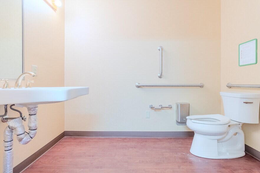 More Photos Of 1600 Wildlife Lodge Rd, Lower Burrell Medical For Lease