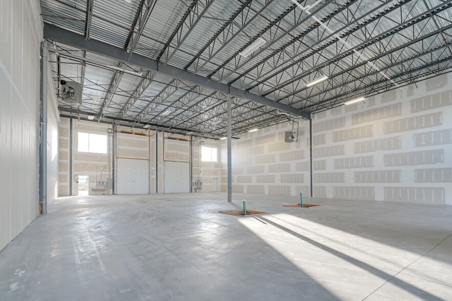 More Photos Of 13903-13983 156th St NW, Edmonton Light Distribution For Lease