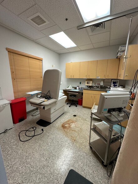 More Photos Of 842 Sunset Lake Blvd, Venice Medical For Lease