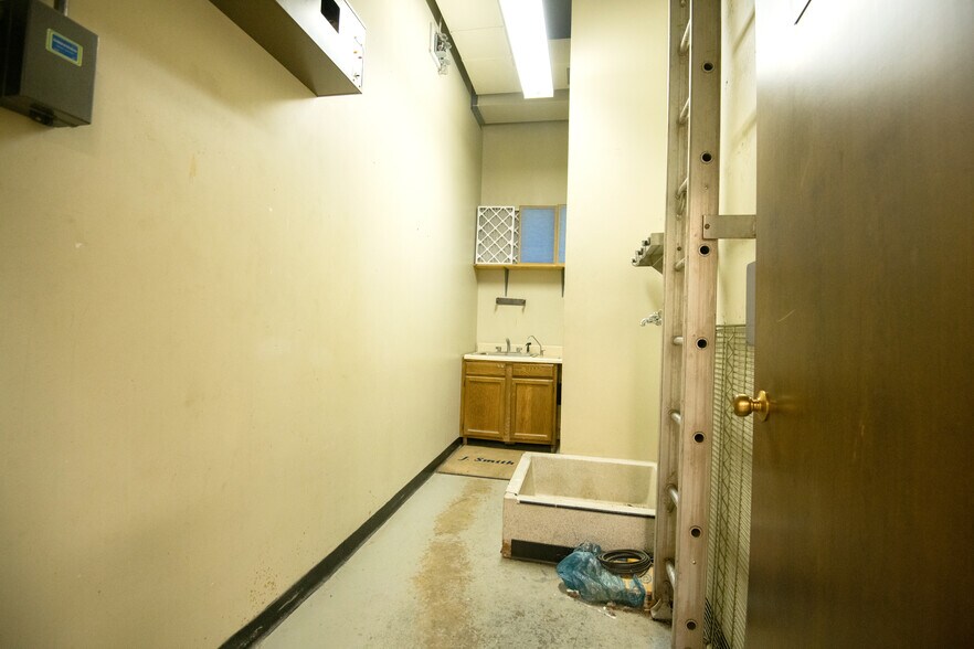 More Photos Of 1330 N Park St, Carrollton Medical For Sale