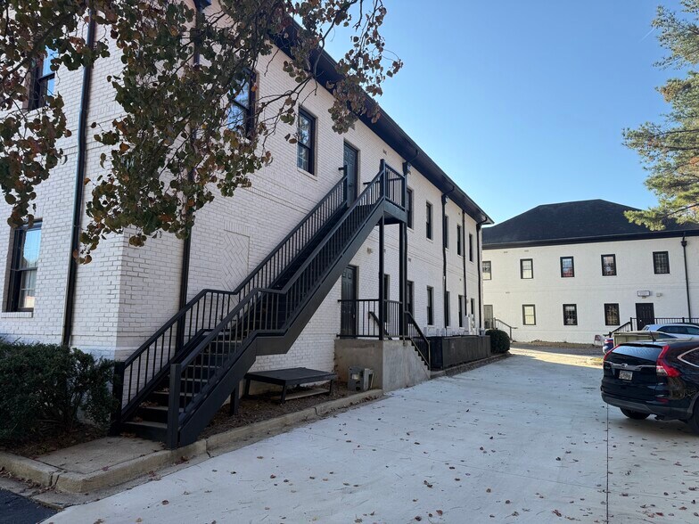 More Photos Of 203 Woodpark Pl, Woodstock Medical For Lease