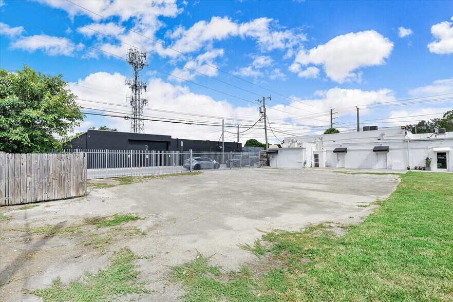 More Photos Of 2829 NW 13th Ave, Miami Storefront Retail Office For Lease