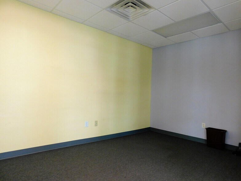 More Photos Of 202 W Gore Blvd, Lawton Auto Dealership For Sale