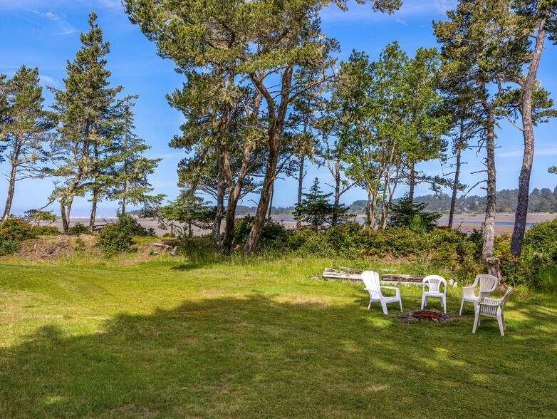 More Photos Of 2624 Neawanna St, Seaside Specialty For Sale