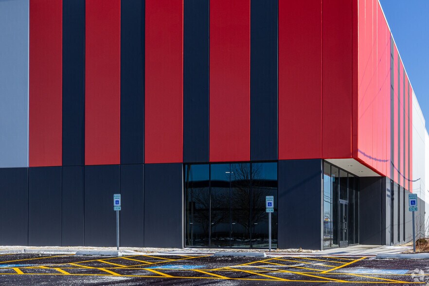 More Photos Of 10698 Seymour Ave, Franklin Park Warehouse For Lease