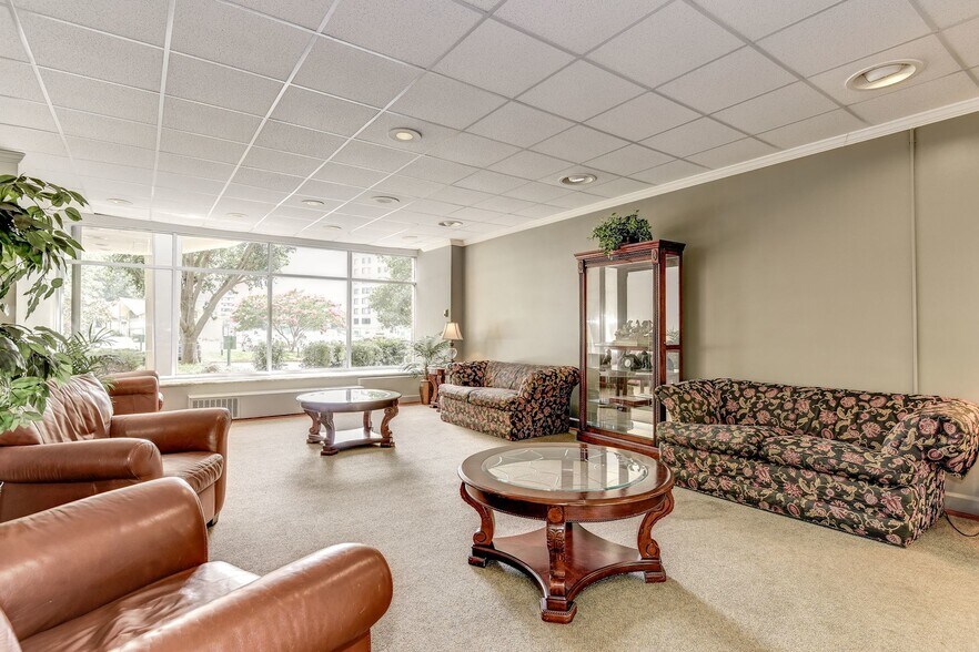 More Photos Of 5055 Seminary Rd, Alexandria Apartments For Lease