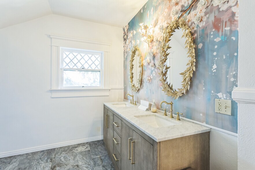 More Photos Of 100 W Main St, Boise Office Residential For Lease