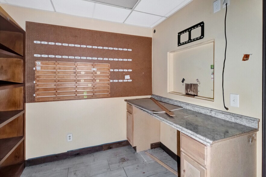 More Photos Of 104 Teakwood Dr, Victoria Medical For Sale