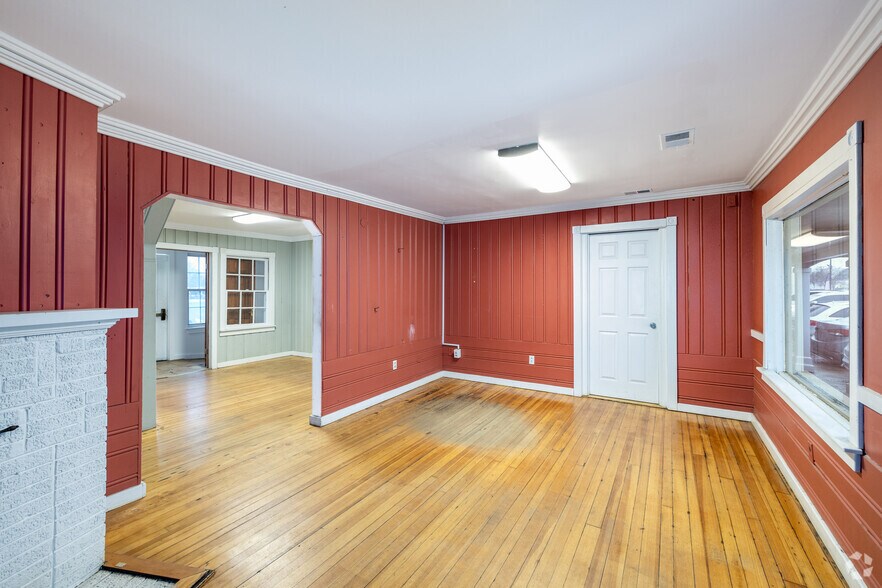 More Photos Of 4933-4935 Virginia Beach Blvd, Virginia Beach Auto Dealership For Lease