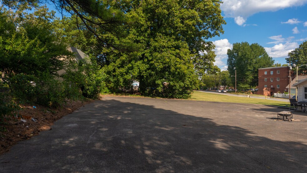 More Photos Of 927 Apple St, Winston-Salem Multifamily For Sale