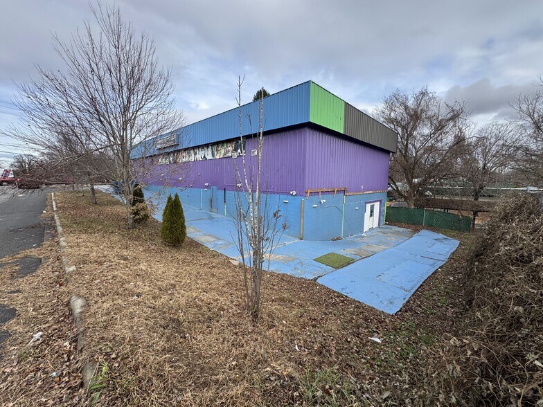 More Photos Of 900 W Chapel Rd, Asheville Showroom For Sale