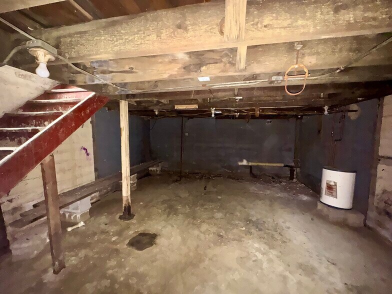 More Photos Of 120 Walnut St, Washington General Retail For Sale