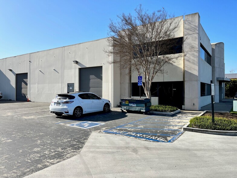 More Photos Of 3120 Pullman St, Costa Mesa Manufacturing For Lease