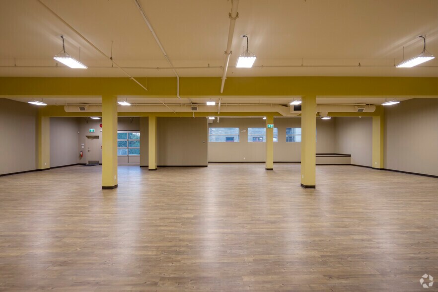 More Photos Of 112 6th Av E, Vancouver Unknown For Lease