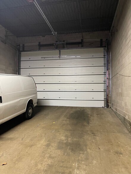 More Photos Of 620 Enterprise Dr, Oak Brook Light Distribution For Lease