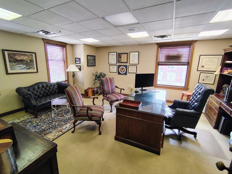 More Photos Of 1337 Virginia St, Charleston Office For Sale