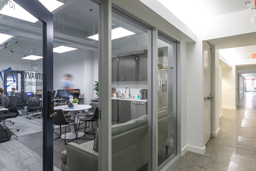 More Photos Of 405 Main St, Houston Office For Lease