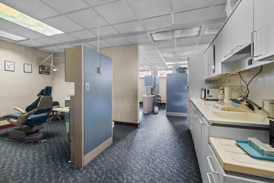 More Photos Of 2600 N Richmond St, Appleton Medical For Sale