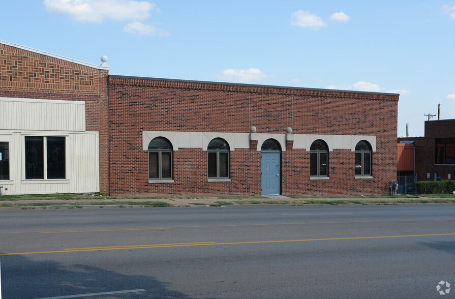 More Photos Of 3947 Broadway St, Kansas City Medical For Sale