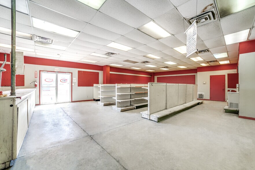 More Photos Of 6301 Mcpherson Rd, Laredo Distribution For Sale