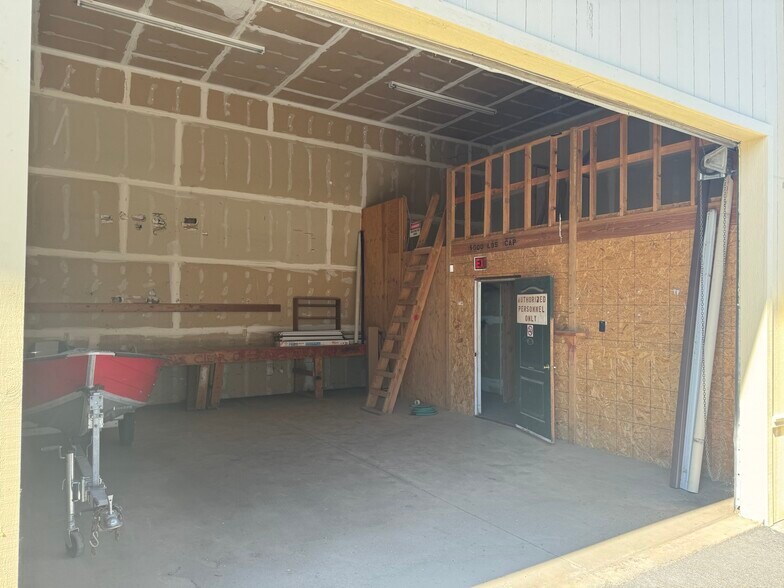 More Photos Of 5077 Table Rock Rd, Central Point Contractor Storage Yard For Sale