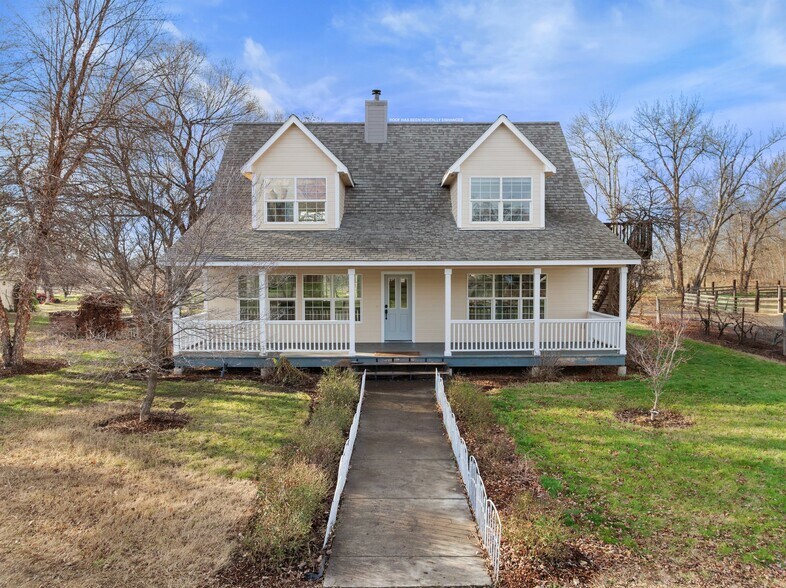 More Photos Of 10 W Sprague St, Echo Flex For Sale