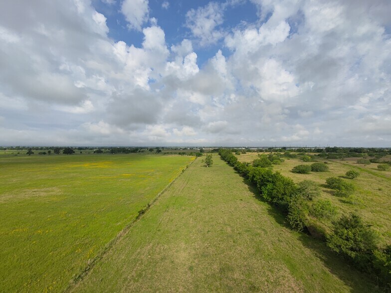 More Photos Of 415 Veterans Memorial Dr, Navasota Land For Sale