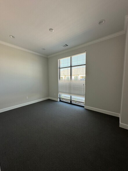 More Photos Of 1630 W Prosper Trl, Prosper Medical For Lease