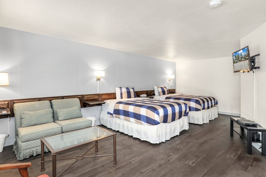 More Photos Of 44618 State Route 20, Concrete Hotel For Sale