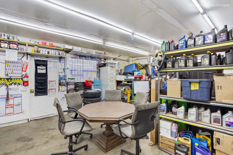 More Photos Of 104 NE 80th Ave, Portland Warehouse For Sale