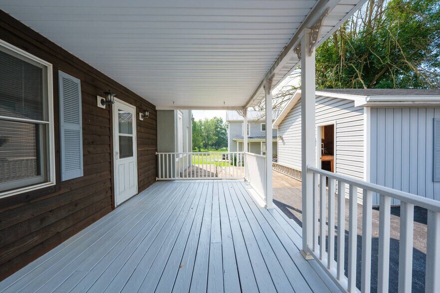 More Photos Of 9604 S Congress St, New Market Office For Sale