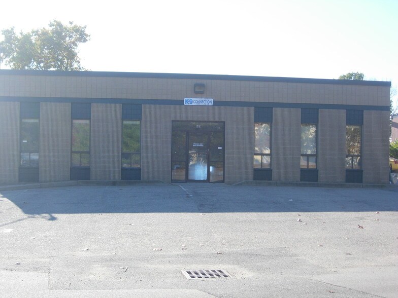 More Photos Of 60 Minnesota Ave, Warwick Warehouse For Lease