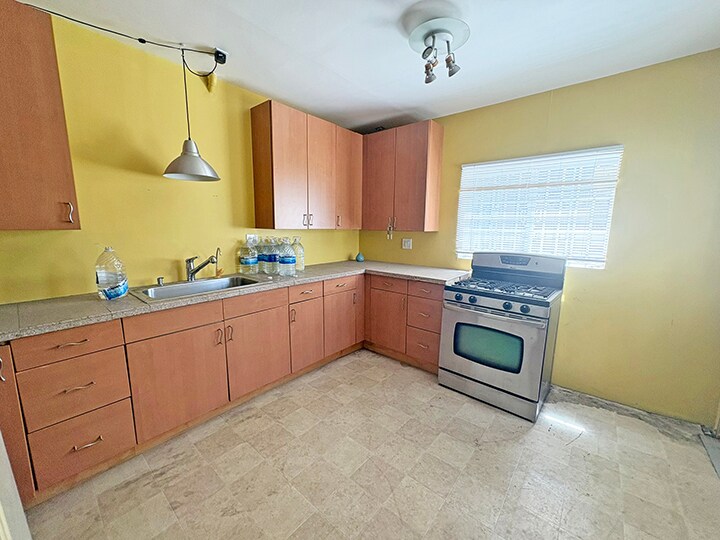 More Photos Of 206 S Saint Louis St, Los Angeles Religious Facility For Sale
