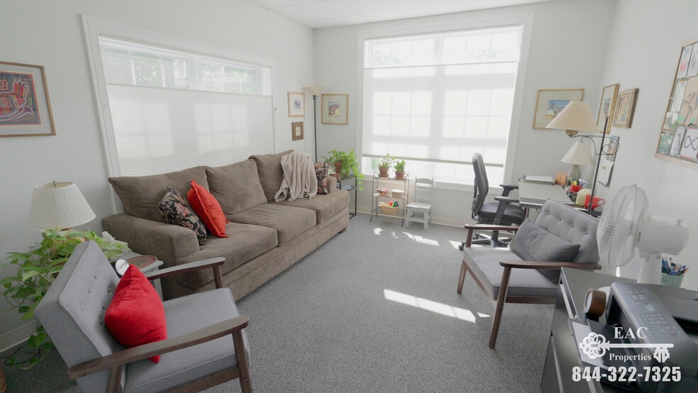 More Photos Of 238 Monroe Tpke, Monroe Medical For Lease