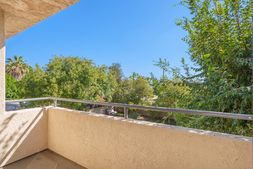 More Photos Of 6924 Woodman Ave, Van Nuys Apartments For Sale