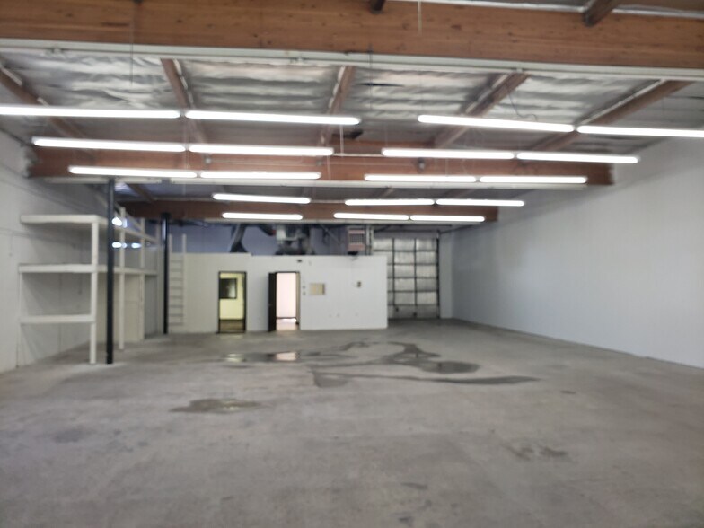 More Photos Of 10115 Canoga Ave, Chatsworth Warehouse For Lease