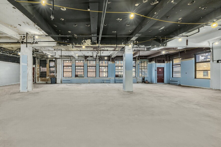 More Photos Of 131 W 35th St, New York Office For Sale
