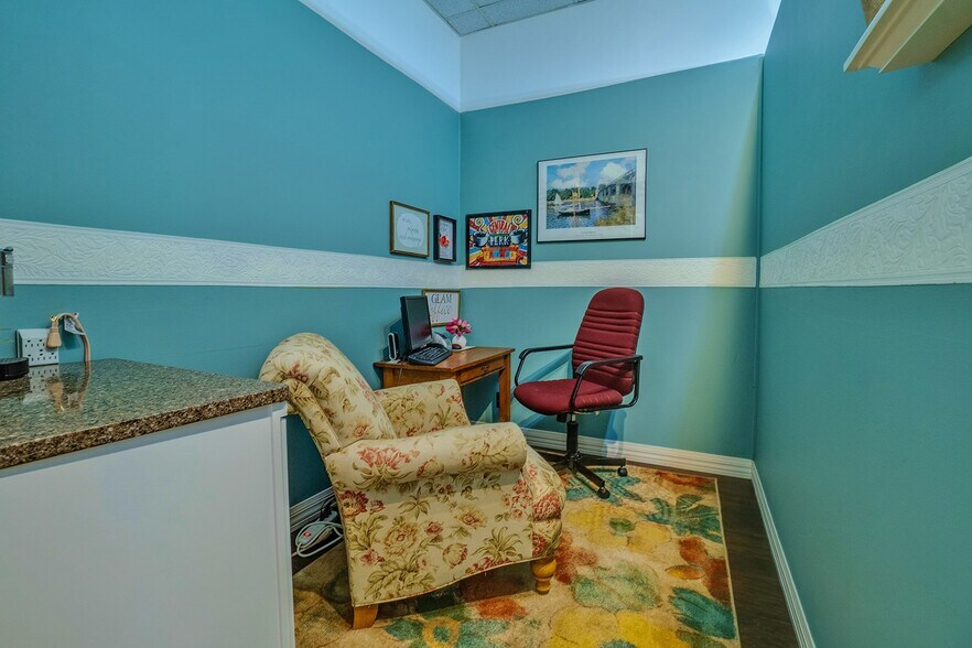 More Photos Of 6 Bush Park Ln, Penn Yan Office For Sale