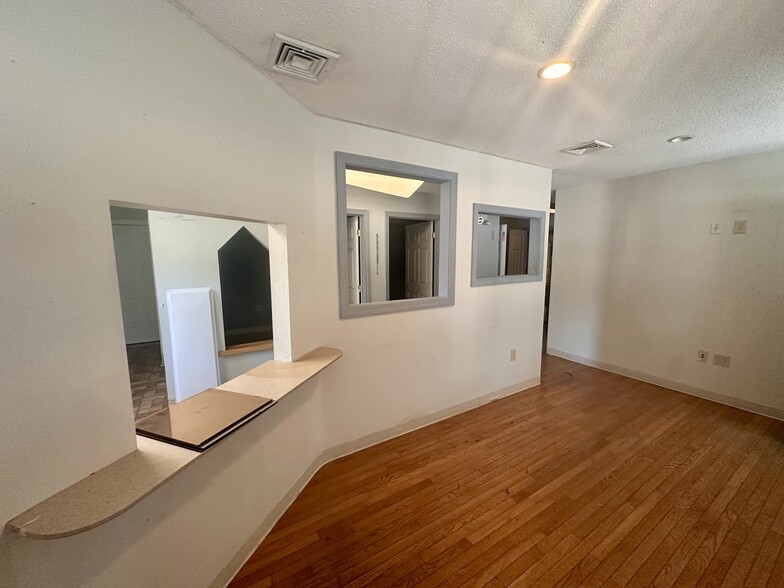 More Photos Of 1105 Mohawk Trl, Shelburne General Retail For Sale