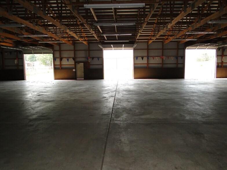 More Photos Of 215 Clark Dr, East Alton Industrial For Lease